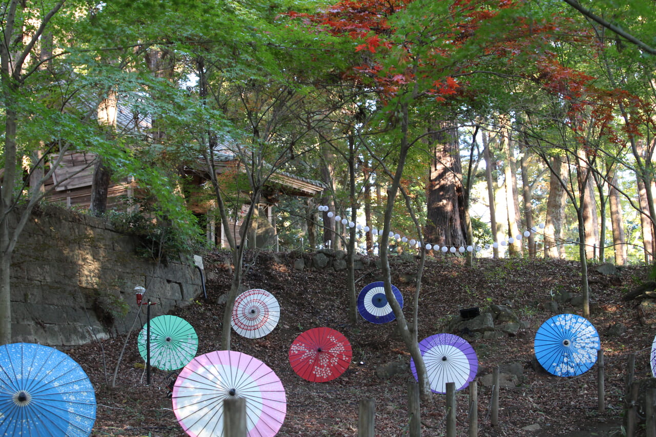 間々田八幡宮に飾られる和傘