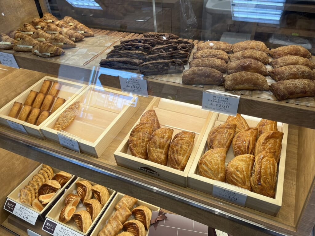 シャトレーゼ小山店焼きたてパンのコーナー