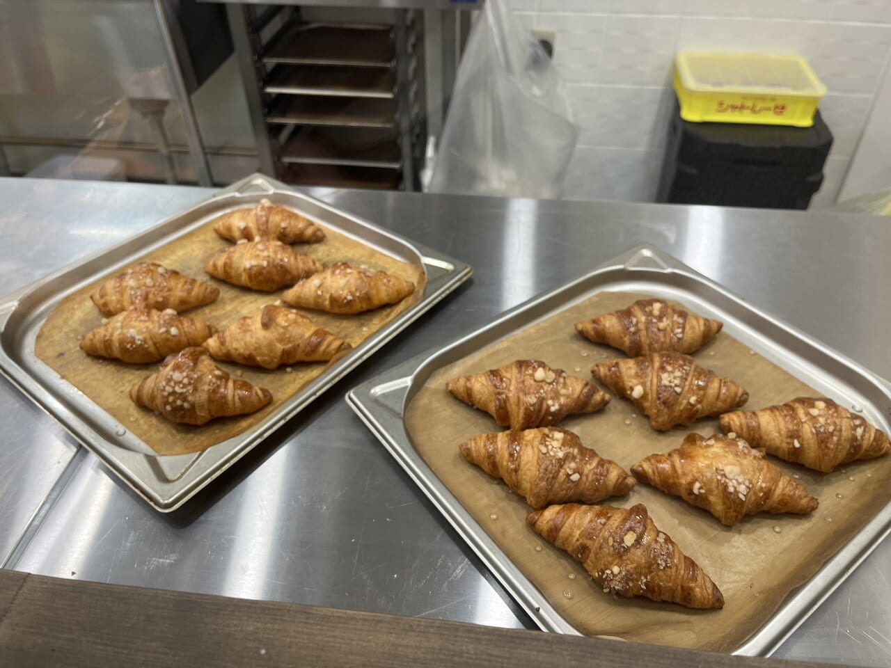 シャトレーゼ小山店焼きたてパン厨房の様子