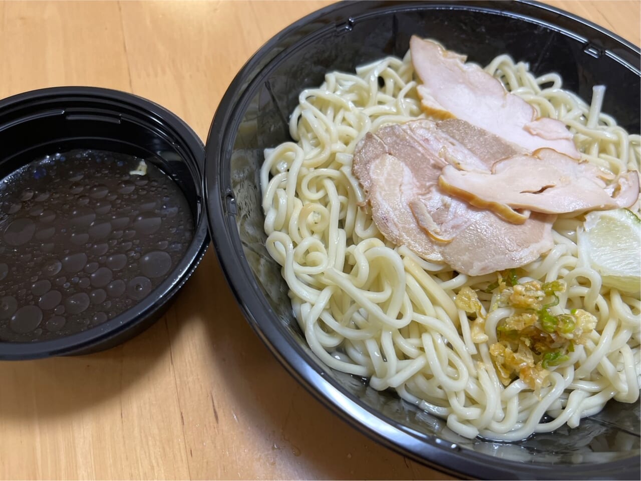 昆布水つけ麺もりつけ