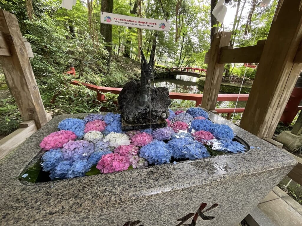 間々田八幡宮花手水