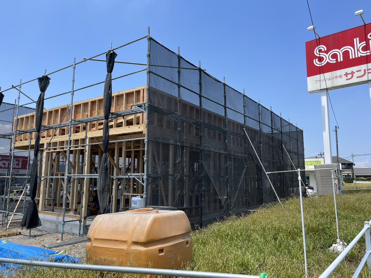 スーパートライアル小山に建設中の建物