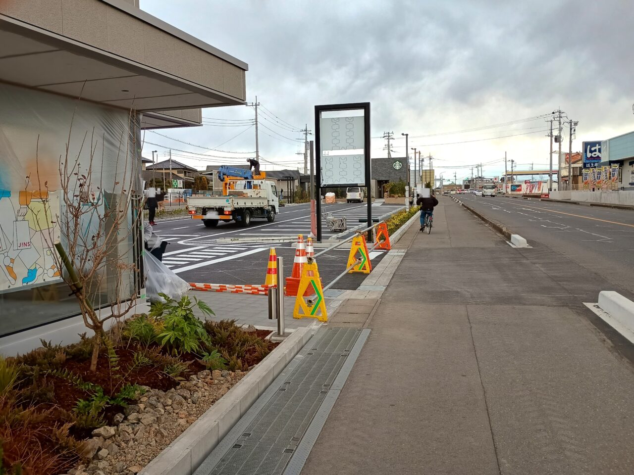 JINS雨が谷店オープン