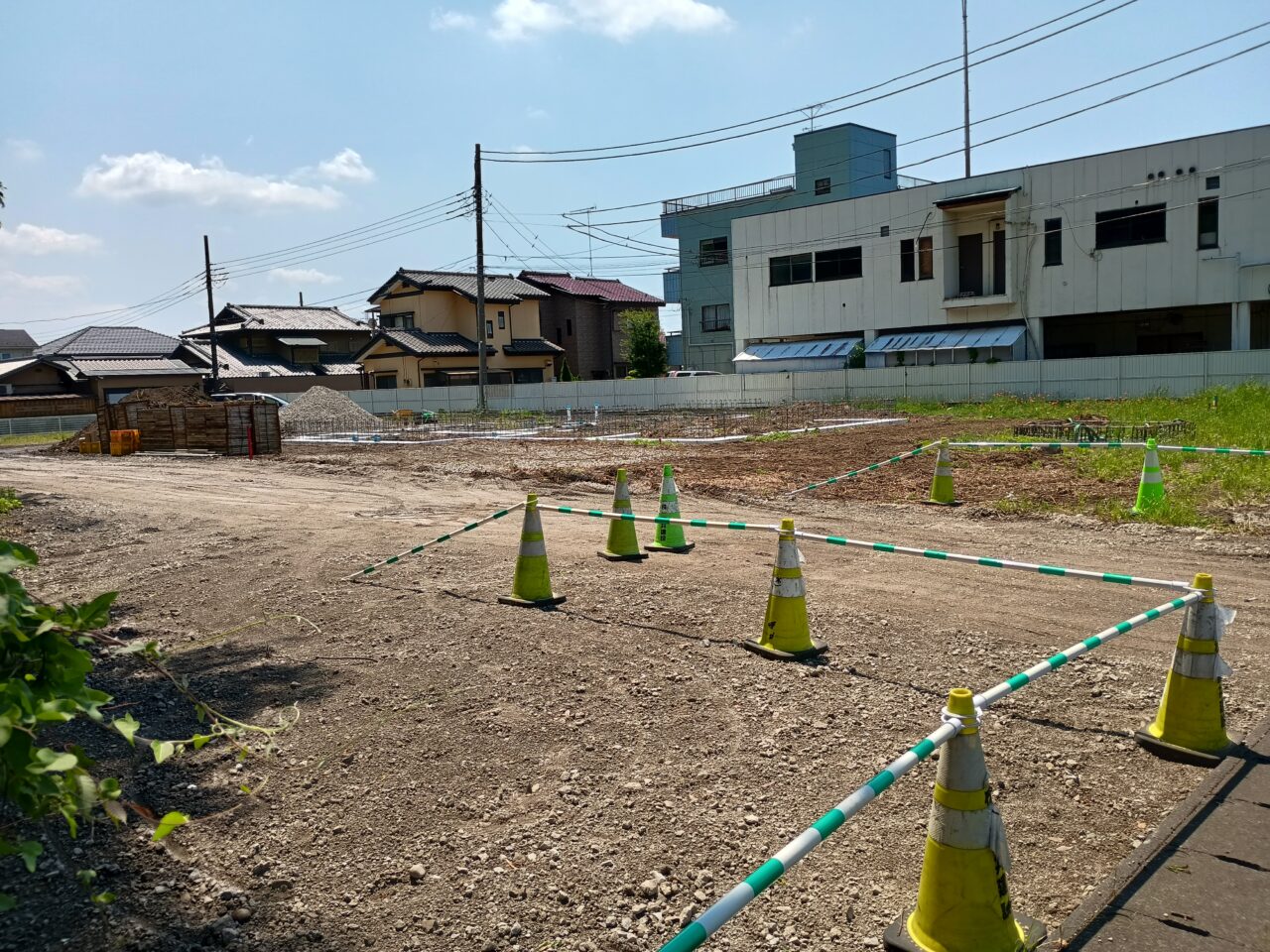 小山市犬塚にすき家が建設工事中