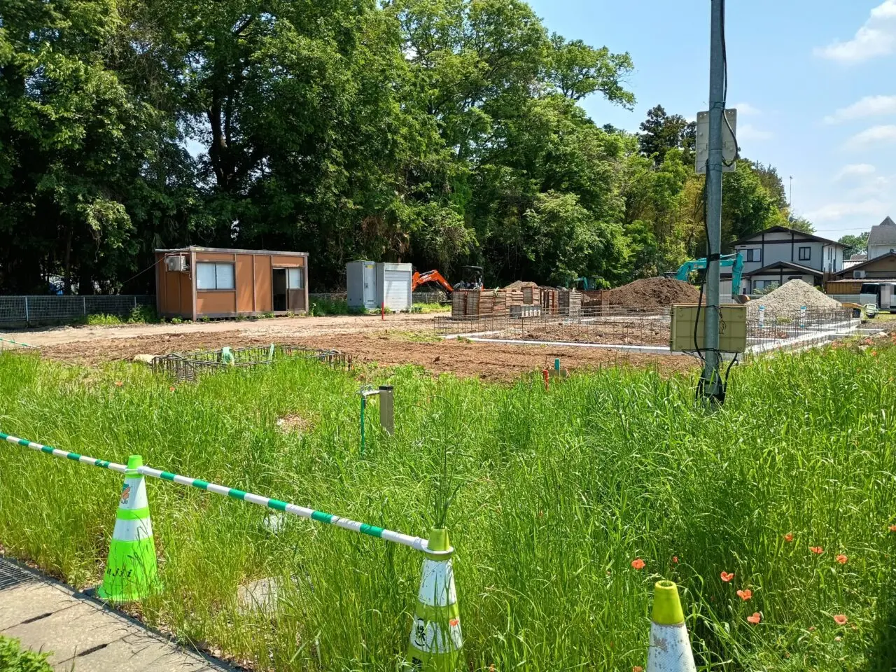小山市犬塚にすき家が建設工事中
