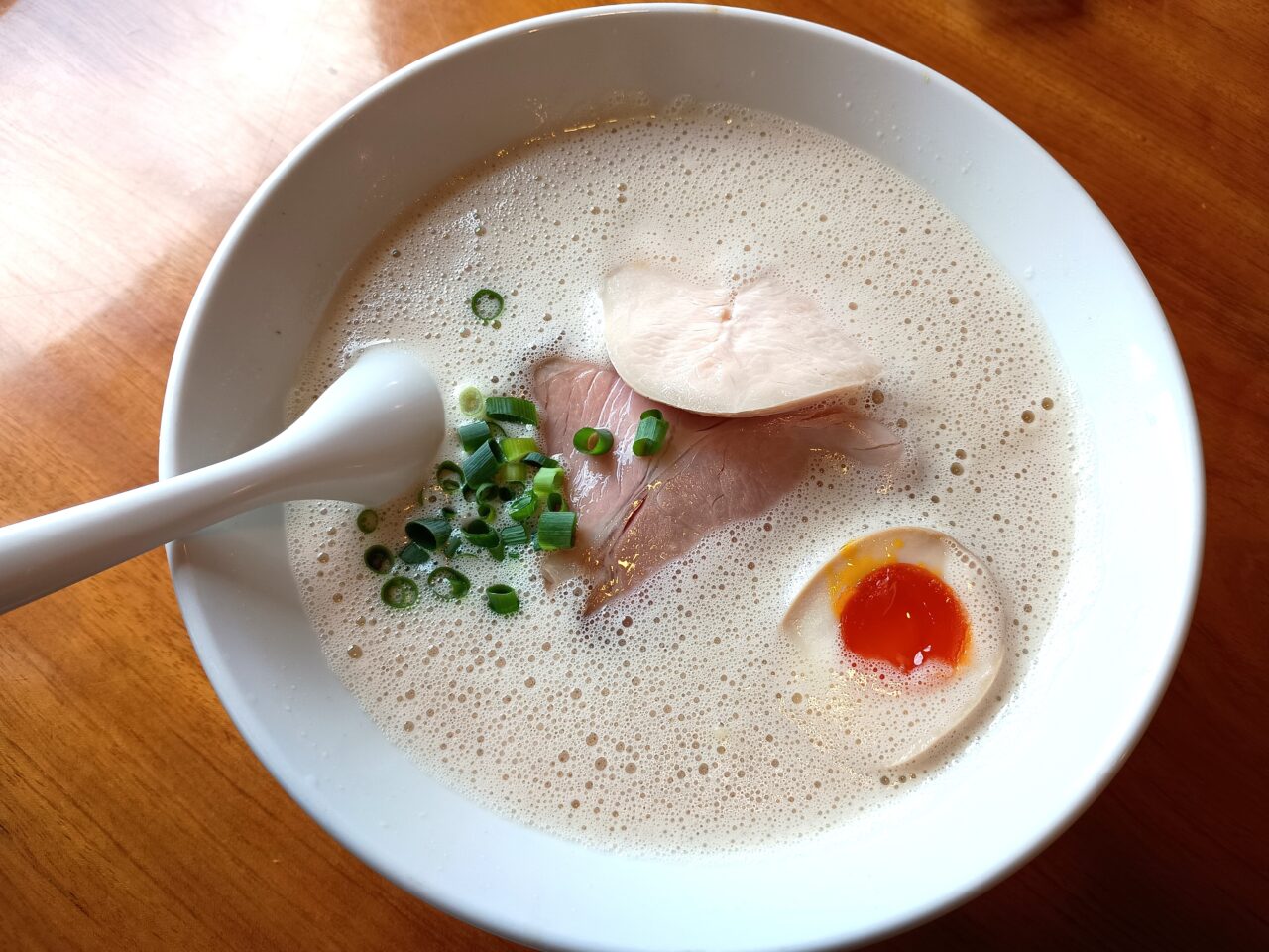 泡とろ齋藤の「泡とろラーメン」