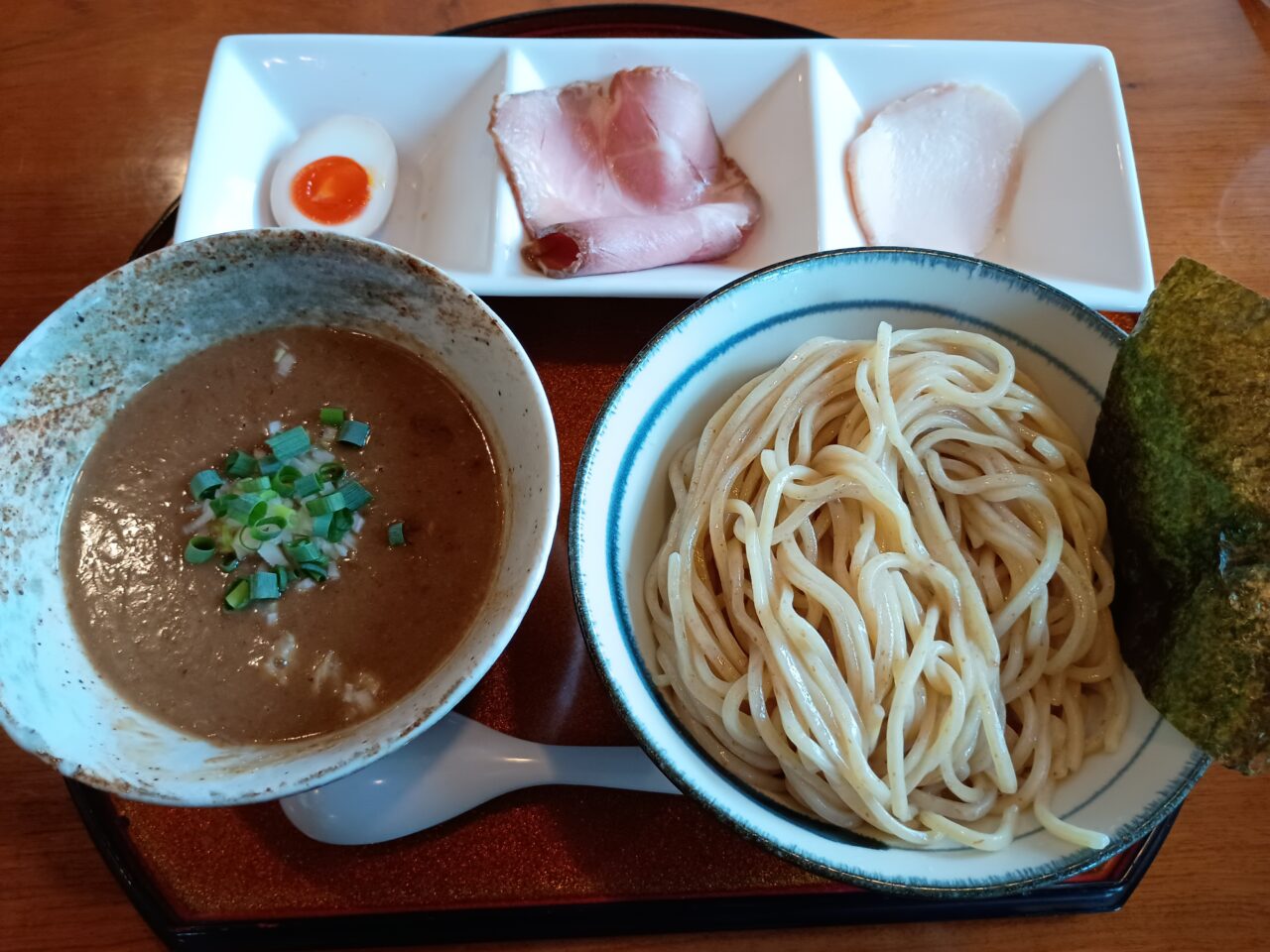 泡とろ齋藤の「濃厚魚介つけ麺」