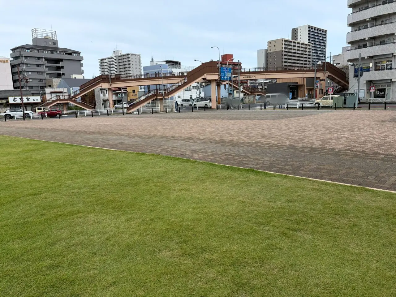小山御殿広場10月31日GREEN MARKETが開催される小山御殿広場