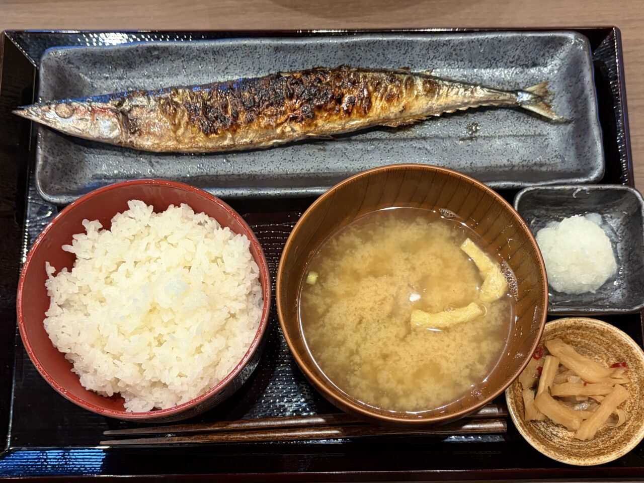 しんぱち食堂栃木小山店 さんま塩焼定食の写真