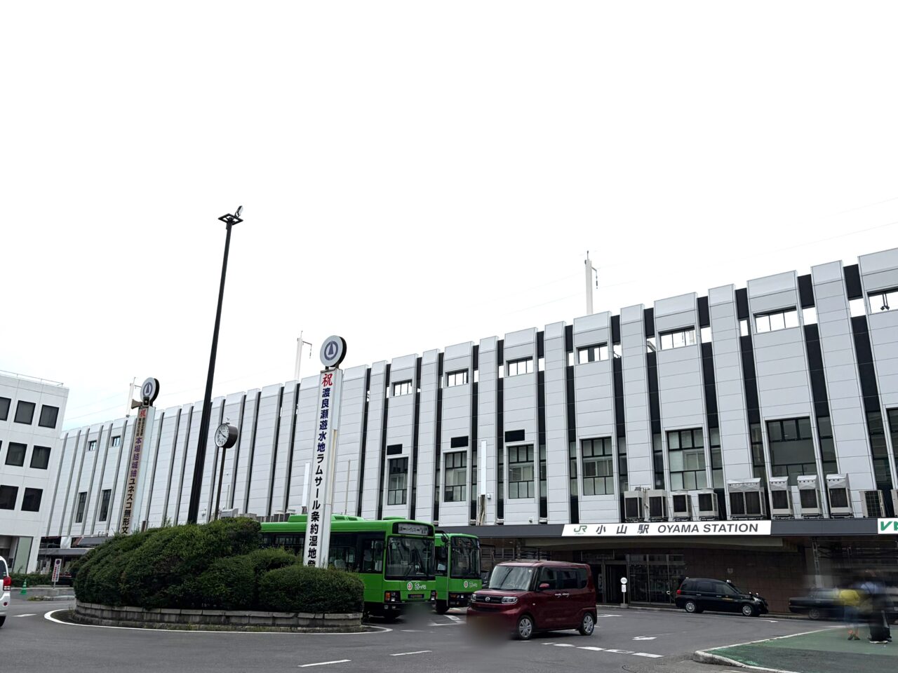 小山駅西口の外観
